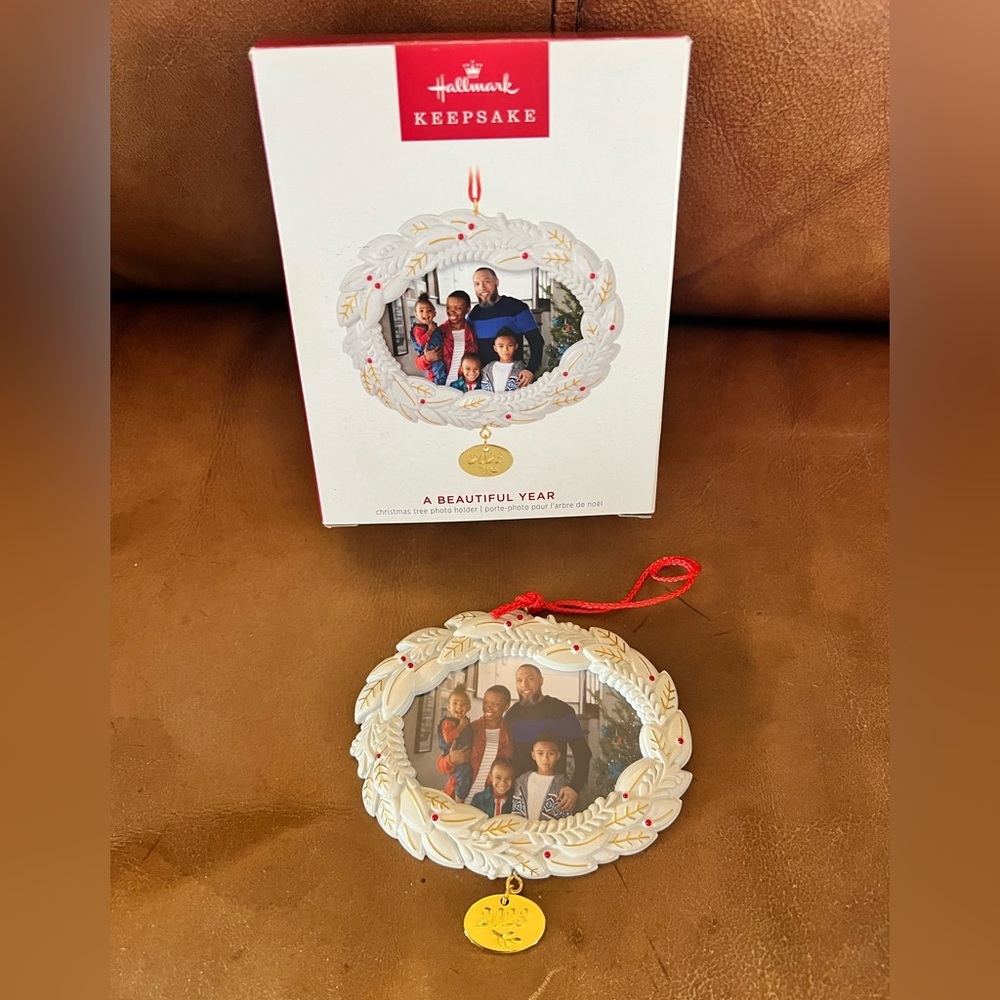 Hallmark Keepsake A Beautiful Year Photo Ornament - White Wreath with 2023 Charm - Picture 2 of 5